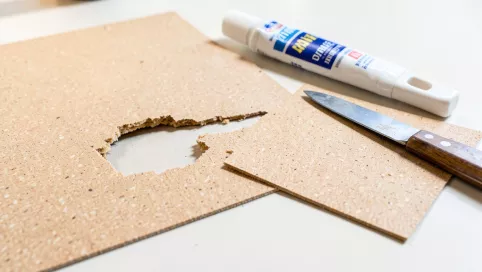 jak naprawić dziurę w linoleum