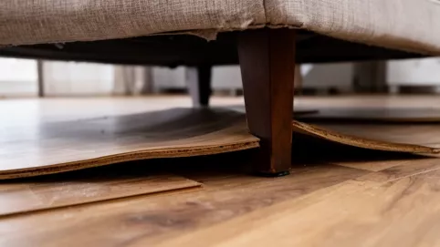 Jak naprawić uginające się panele