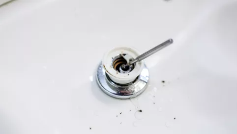 korek do umywalki klik klak jak naprawić