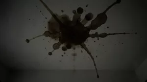 zalany sufit jak naprawić